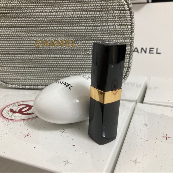 CHANEL HYDRATION ON-HAND
Essentials Set - Picture 4 of 6